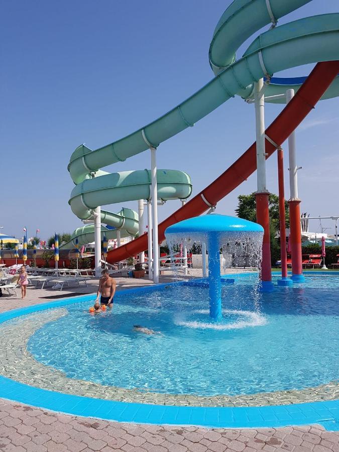 Hotel Monti Riccione Eksteriør bilde