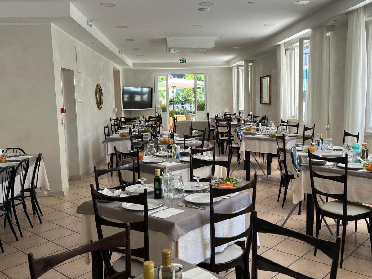 Hotel Monti Riccione Eksteriør bilde