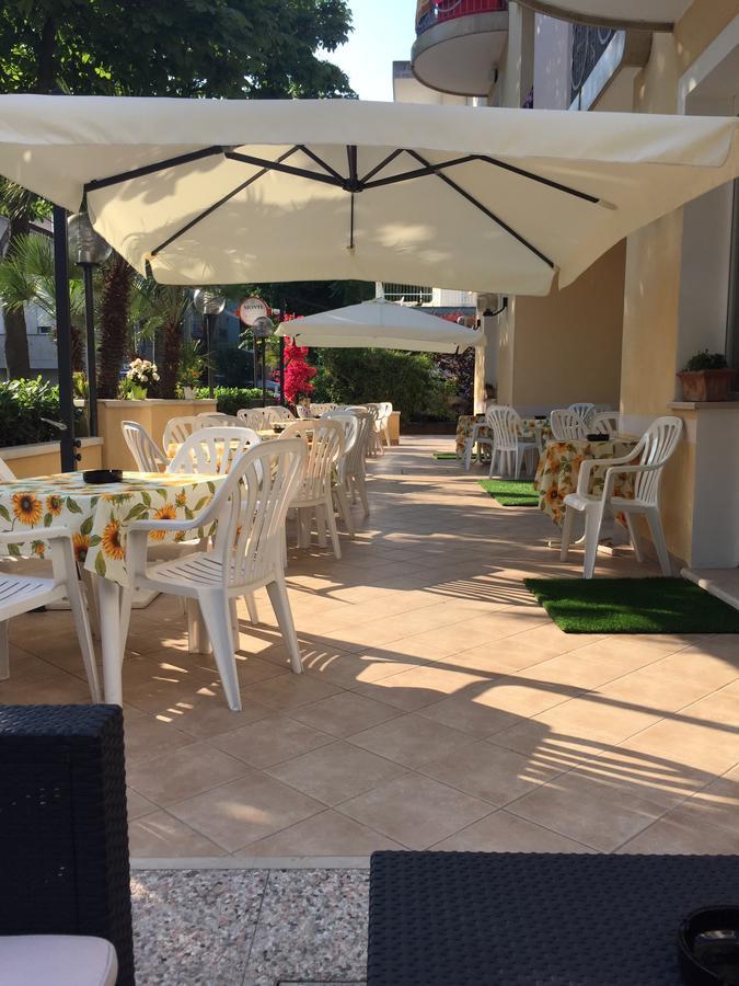 Hotel Monti Riccione Eksteriør bilde