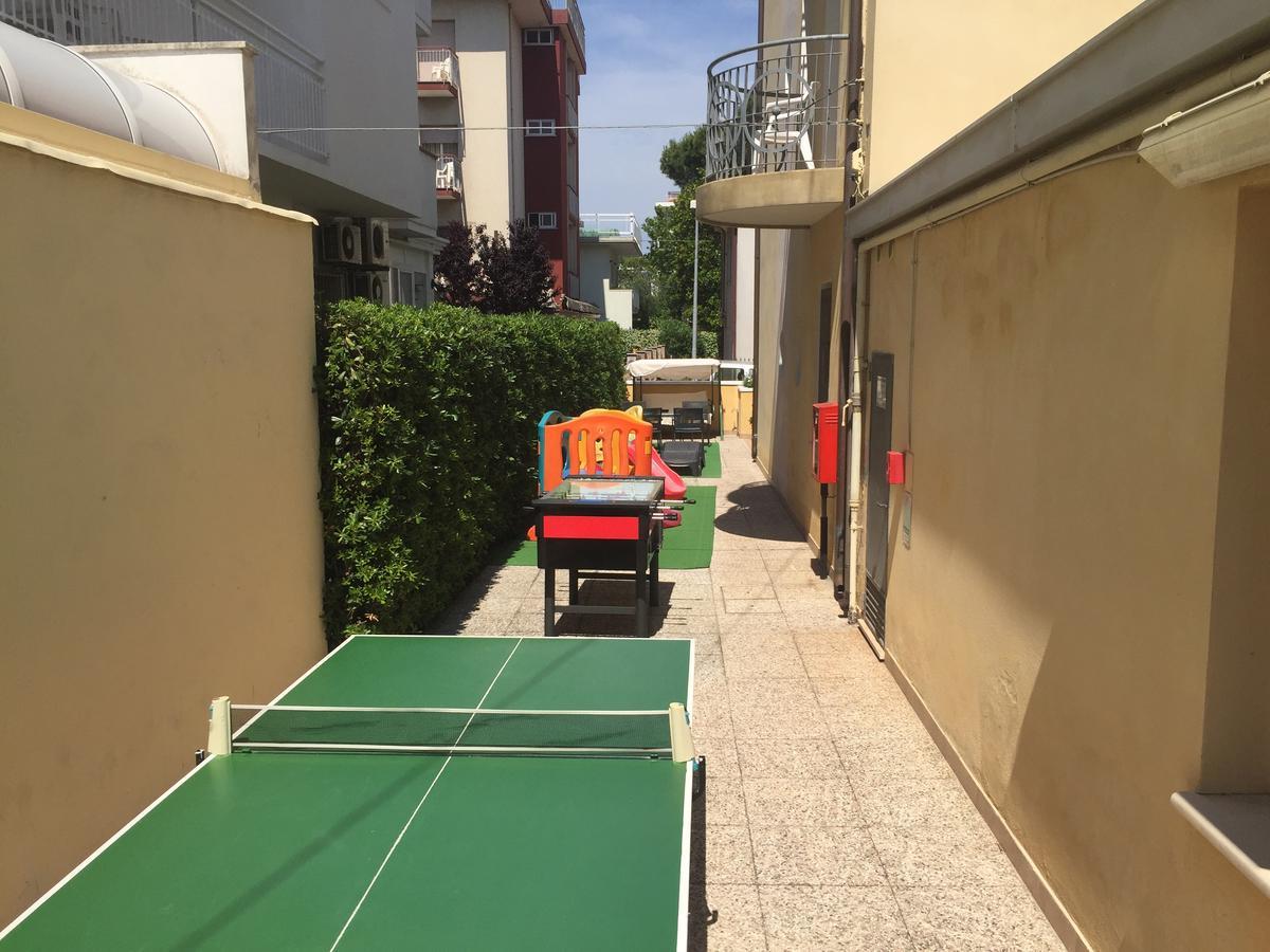 Hotel Monti Riccione Eksteriør bilde