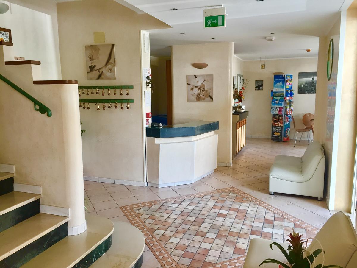 Hotel Monti Riccione Eksteriør bilde