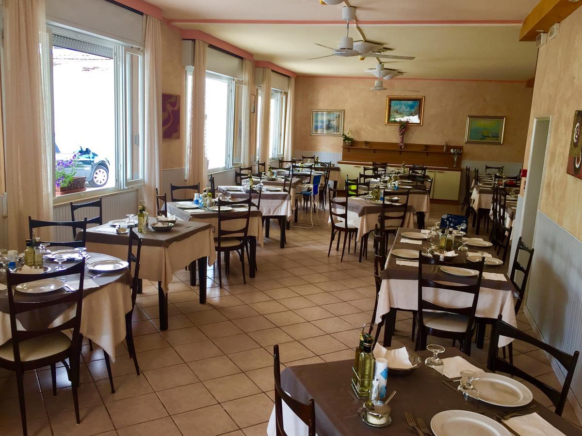 Hotel Monti Riccione Eksteriør bilde