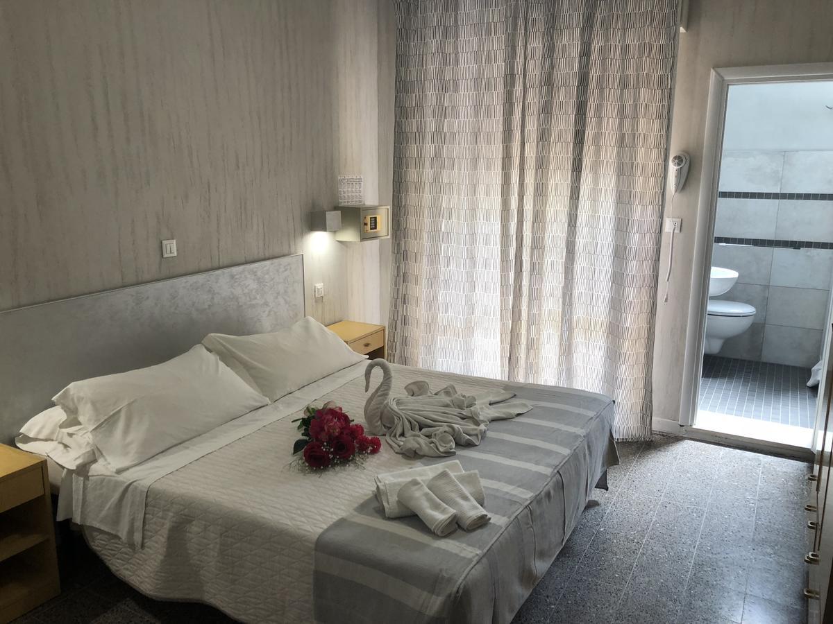 Hotel Monti Riccione Eksteriør bilde
