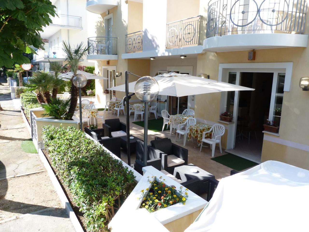 Hotel Monti Riccione Eksteriør bilde
