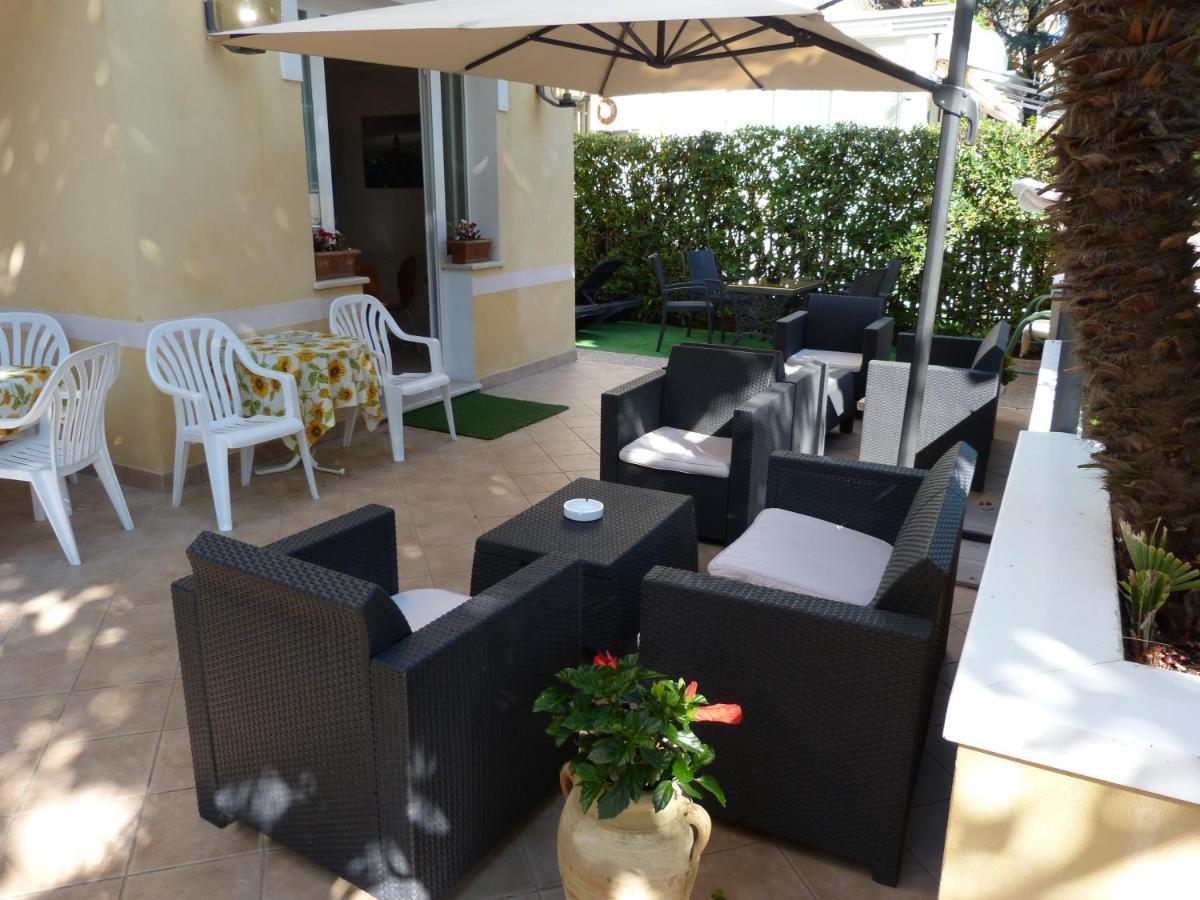 Hotel Monti Riccione Eksteriør bilde