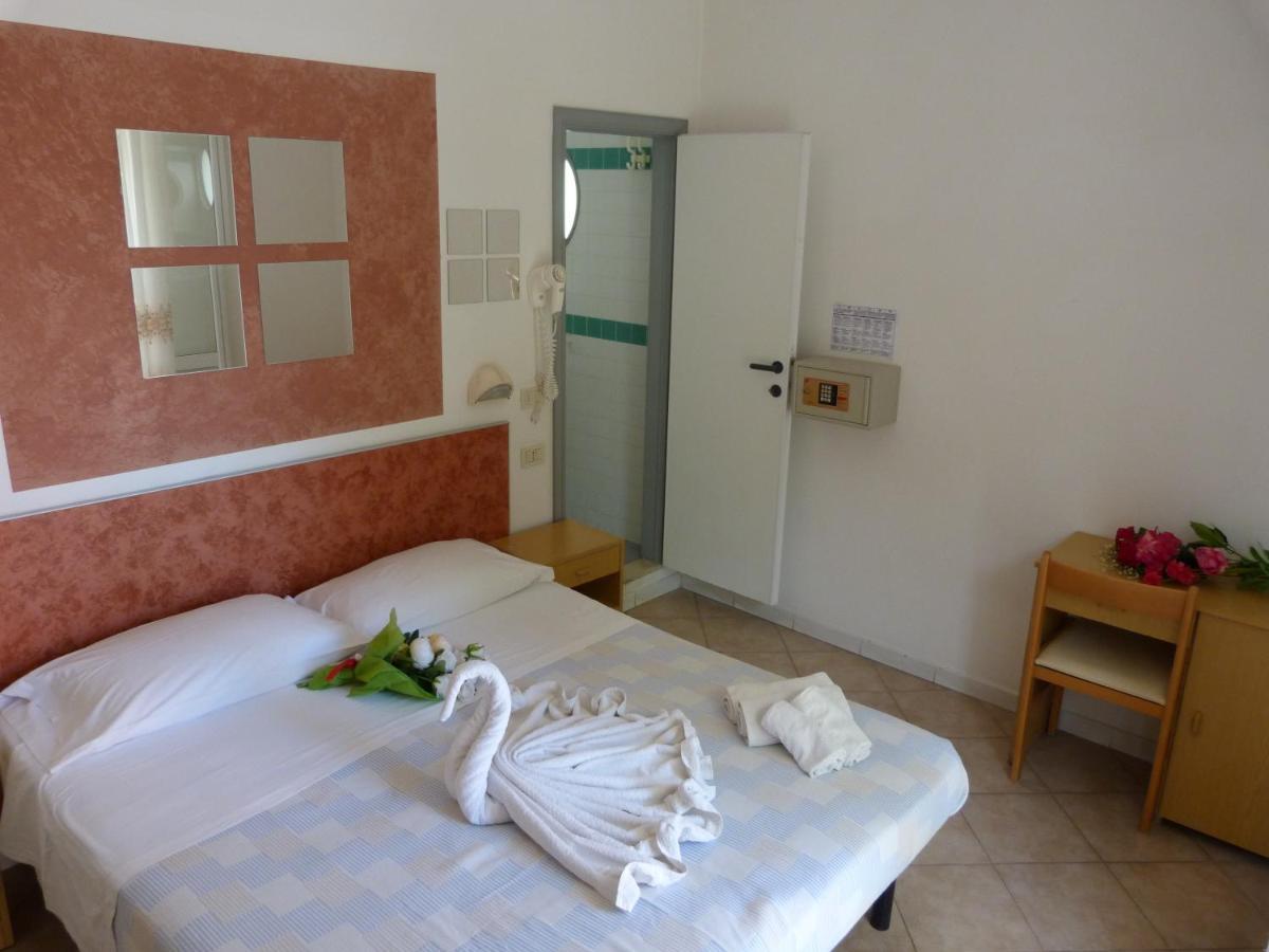 Hotel Monti Riccione Eksteriør bilde